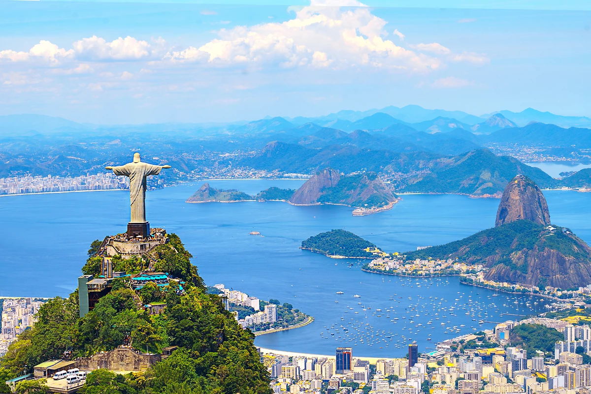 Vue aérienne sur le Christ Rédempteur et la montagne du Corcovado, Rio de Janeiro, Brésil