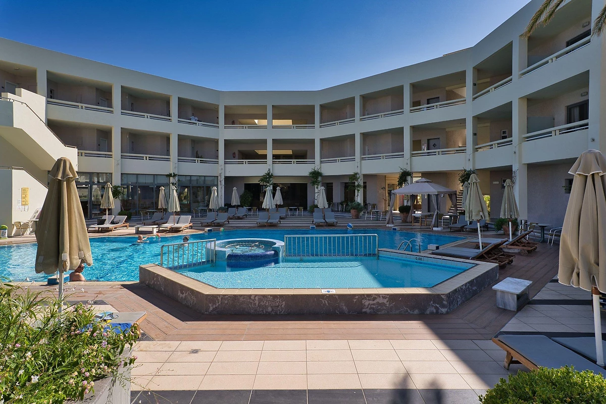 Piscine de l'hôtel, hôtel Pearl Beach