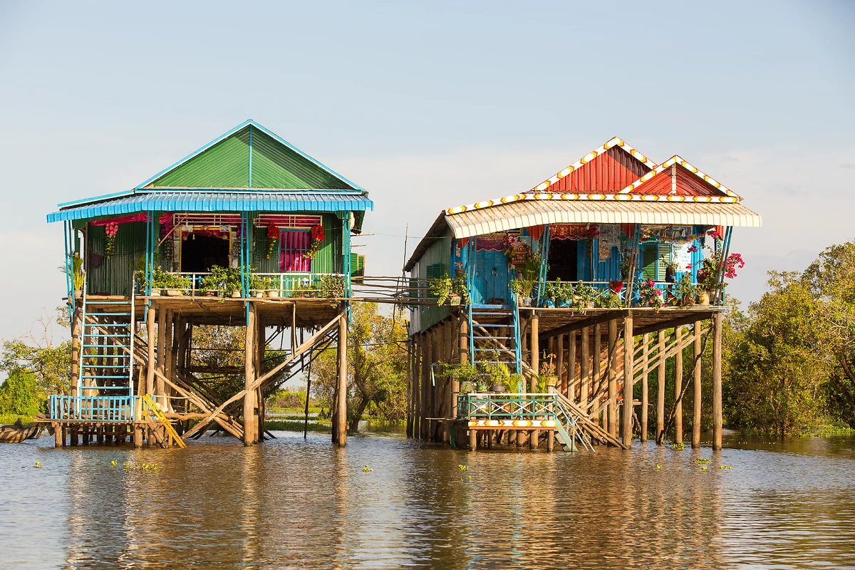 Maisons sur pilotis, village flottant de Kampong Phluk, Tonle Sap, Cambodge
