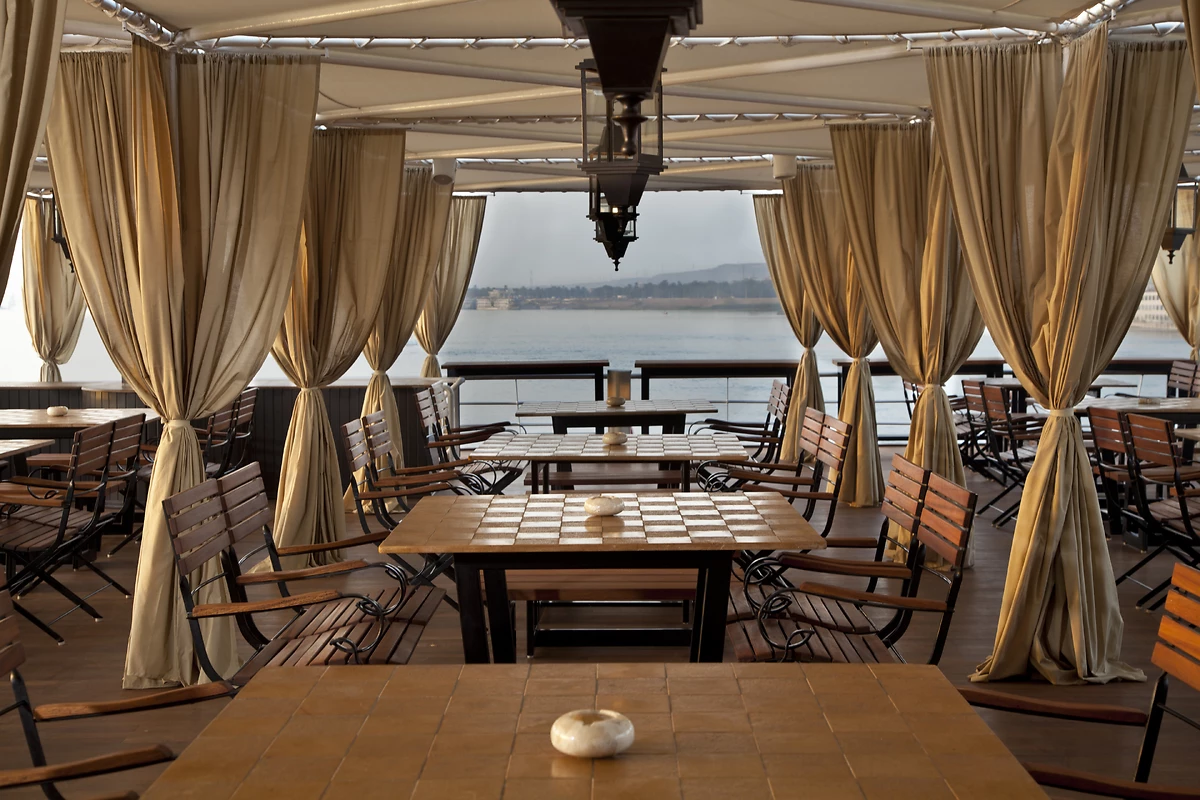 Pont soleil, Sanctuary Sun Boat IV ***** Luxe