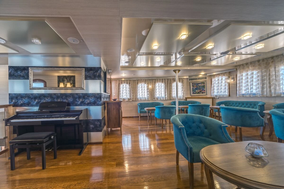Lounge, M/Y Casablanca