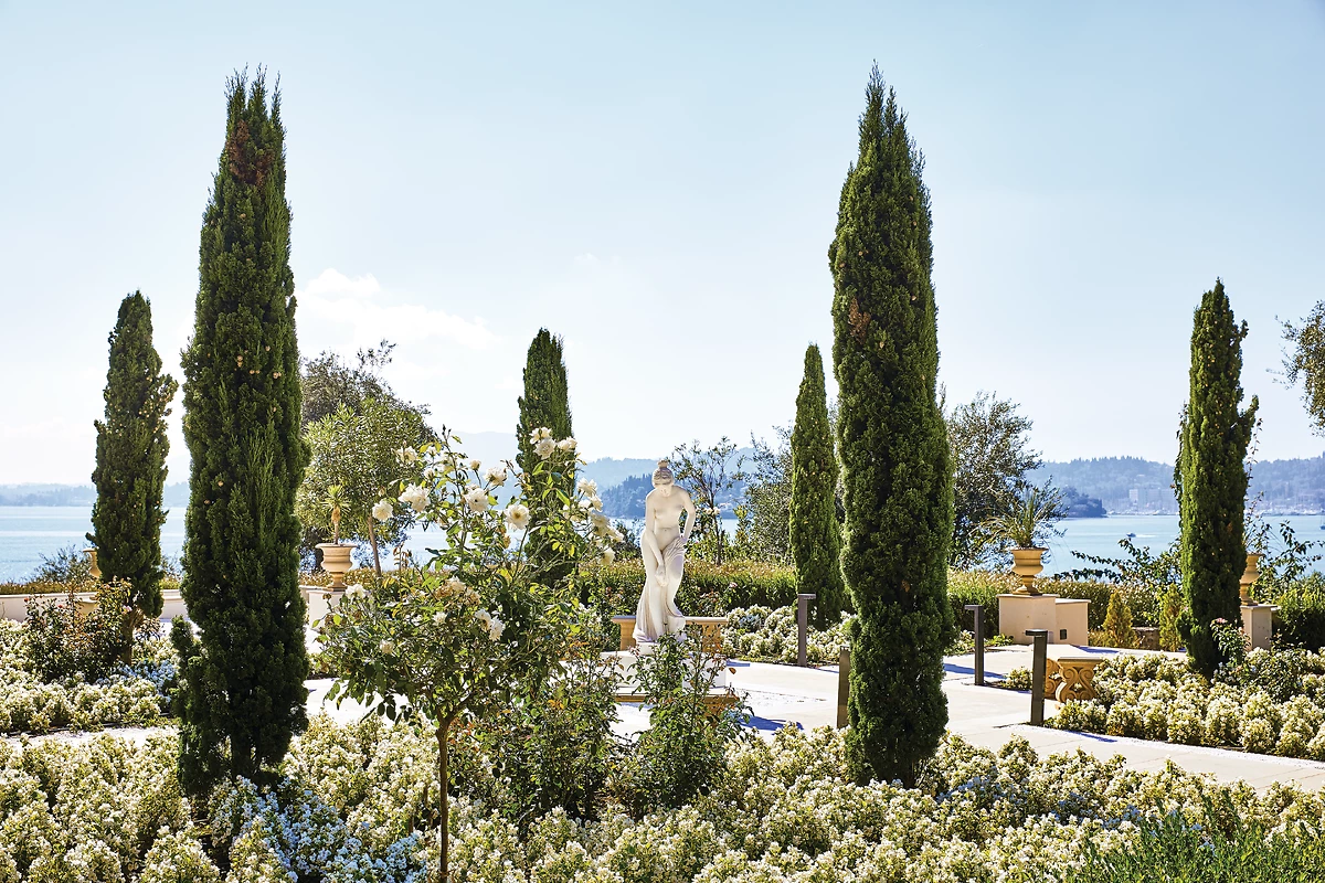 Jardins et statue d'Aphrodite, hôtel Grecotel Corfu Imperial