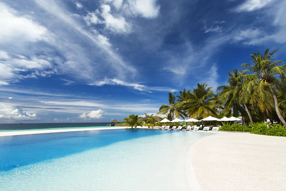 Piscine de l'hôtel, Velassaru Maldives