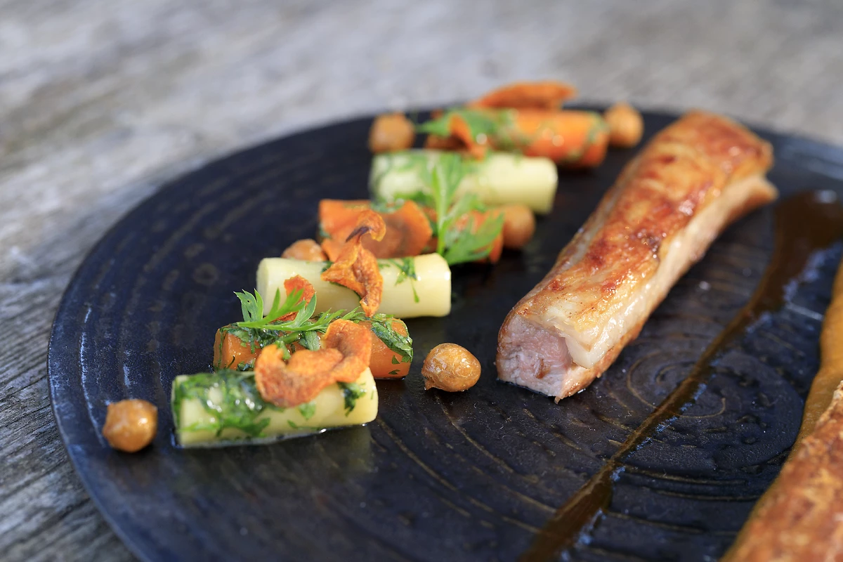 Plat servis dans l'un des restaurants de l'hôtel, Grand Hôtel de Cala Rossa