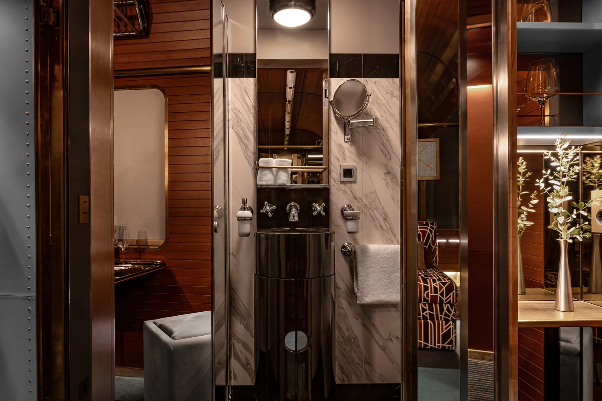 Salle de bains, cabine Deluxe, La Dolce Vita Orient Express