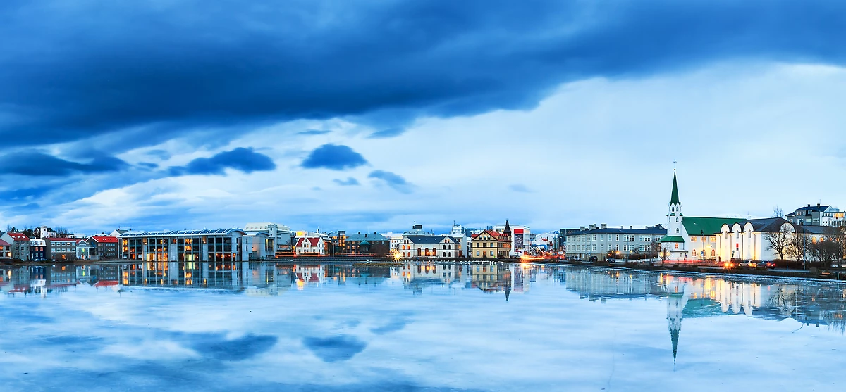 Panorama urbain de Reykjavík et du lac Tjornin, Islande