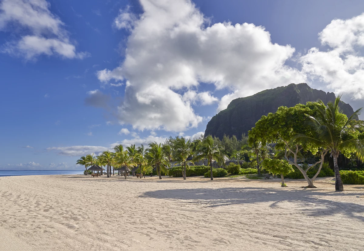 Plage de Le Morne et la montagne Brabant, The St. Regis Le Morne Resort, Mauritius