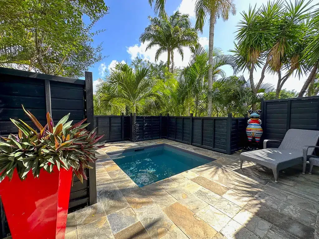 Terrasse et piscine, hôtel Domaine de la Palmeraie