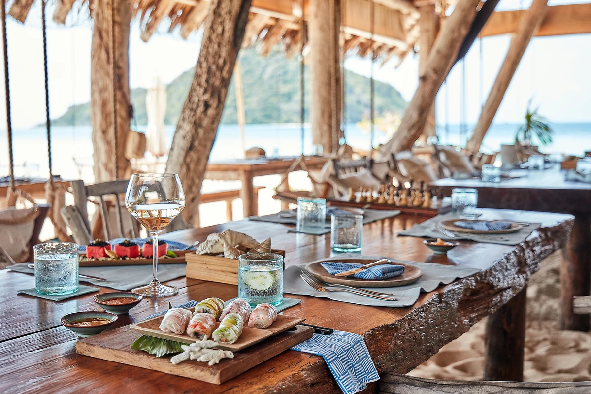 Repas servis au restaurant Boat House, Bawah Reserve