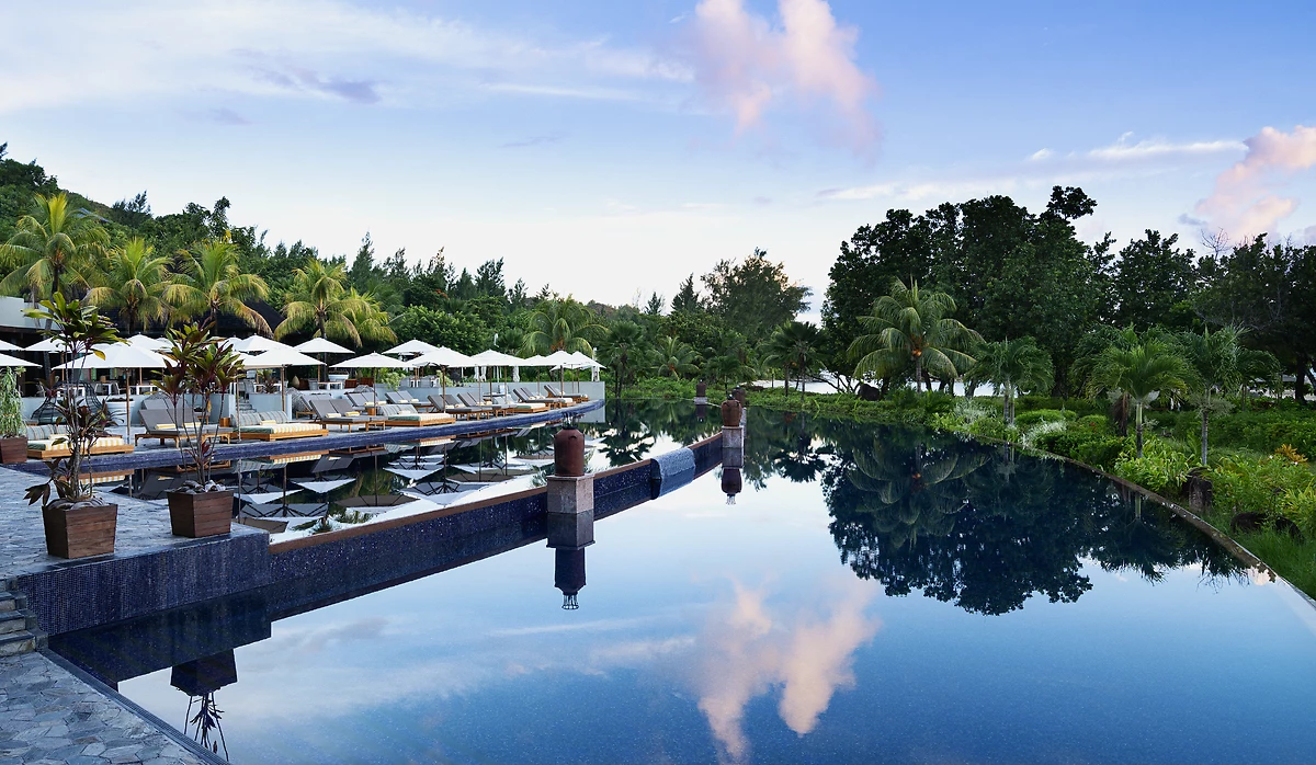 Piscine de l'hôtel, Raffles Seychelles