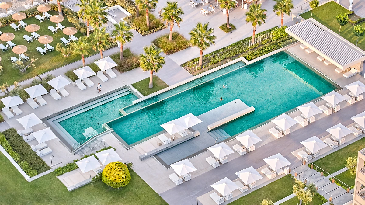 Vue aérienne de la piscine de l'hôtel, Domes Noruz Kassandra