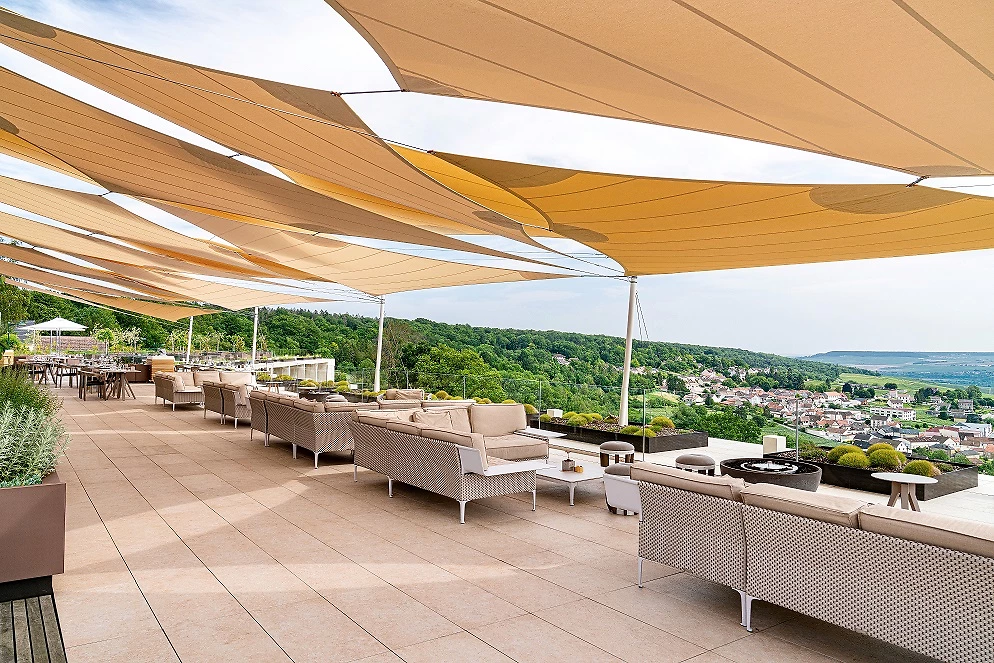 Terrasse en rooftop, hôtel Royal Champagne Hotel & Spa