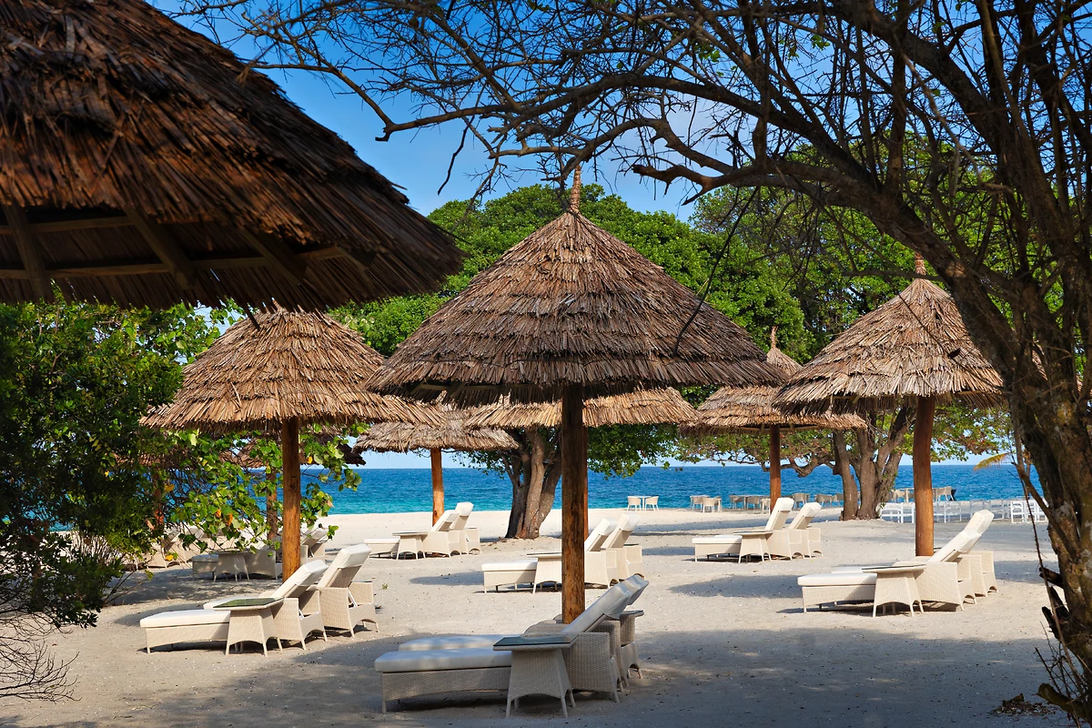 Transats sur la plage, Bawe Island Resort, Zanzibar, Tanzanie