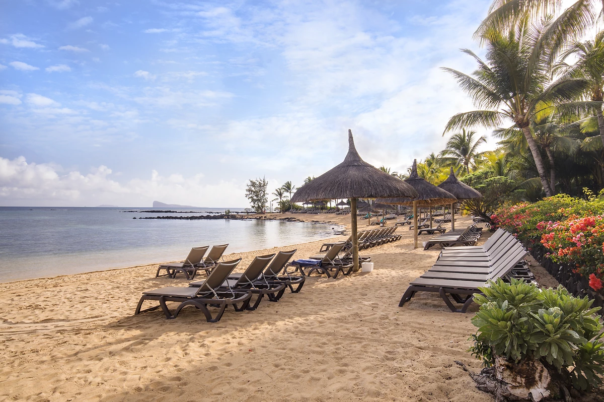 Plage et transats, Canonnier Beachcomber Golf Resort & Spa, Île Maurice
