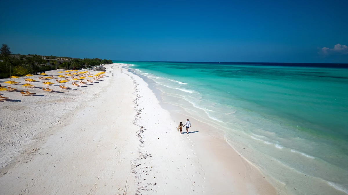 Plage de l'hôtel, hôtel The Mora