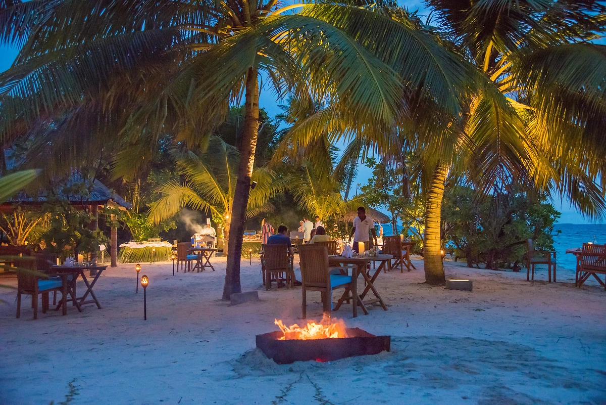 Un des restaurants de l'hôtel, Reethi Faru Resort
