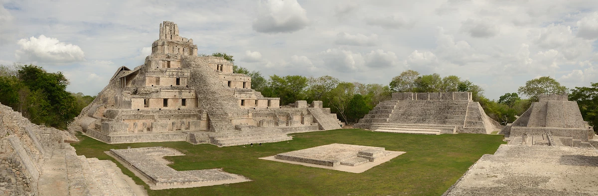 Vue panoramique des pyramides Maya Edzna, Yucatan, Campeche, Mexique