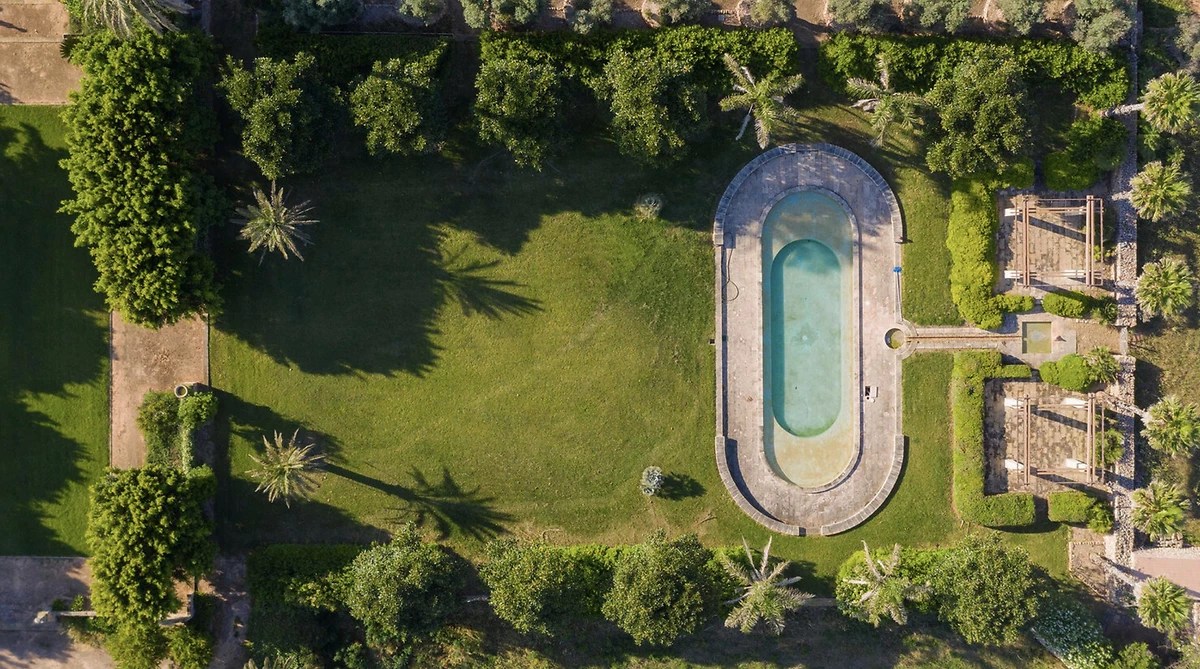 Piscine dans les jardins du domaine, Vestige Son Vell