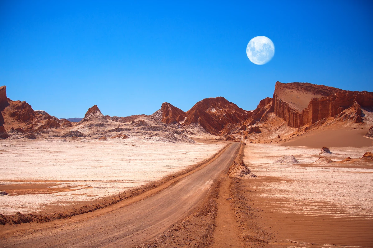 Route, Vallée de la Lune, désert d'Atacama, Chili