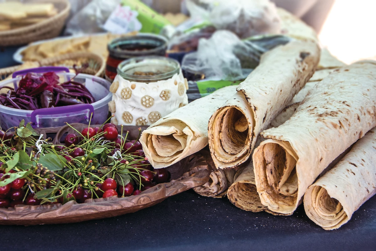 Pain pita et cerises, Cuisine, Arménie