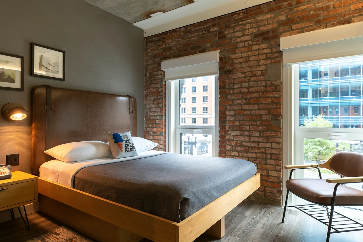 Standard Queen Guestroom, Moxy Washington, DC Downtown