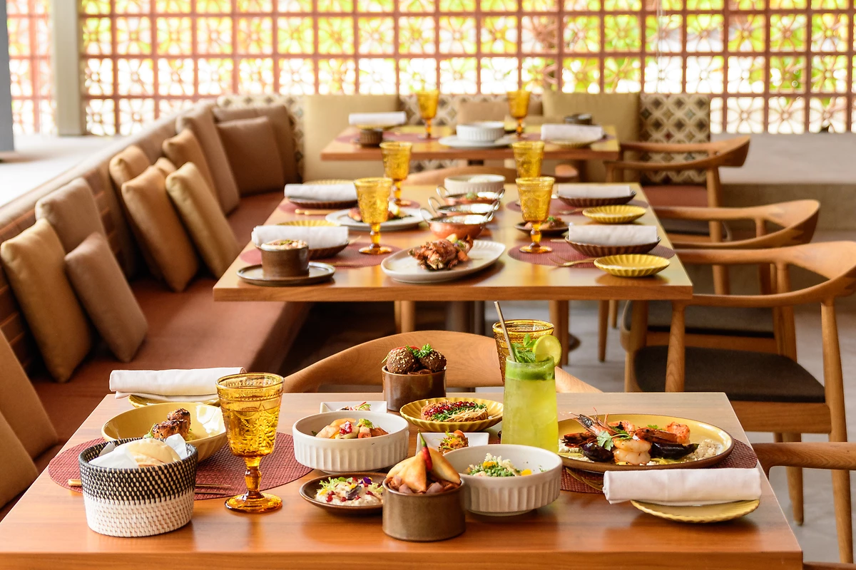 Repas servis au restaurant Arabesque, Ritz Carlton Maldives : Fari Islands