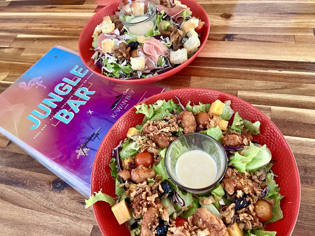 Plats servis au Jungle Bar, Kawan Bay