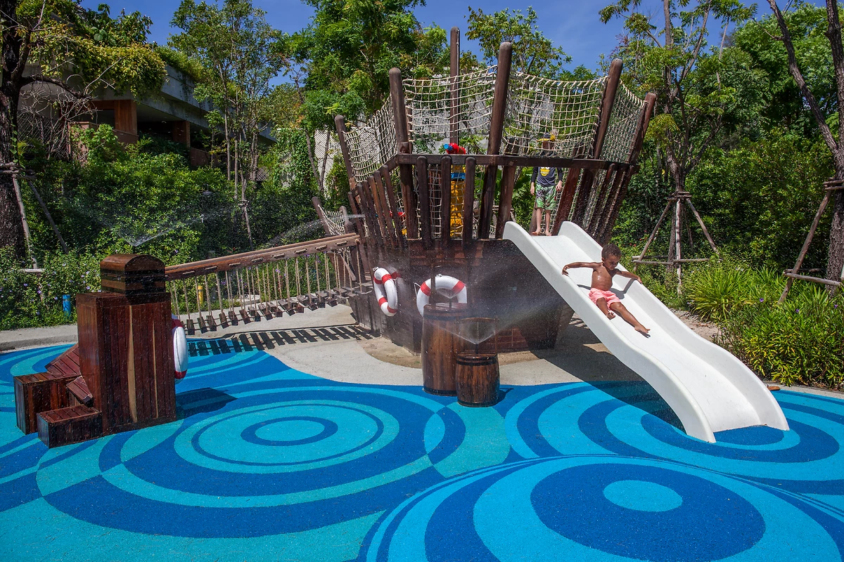 Bassin pour enfants, club pour enfants, Rosewood Phuket