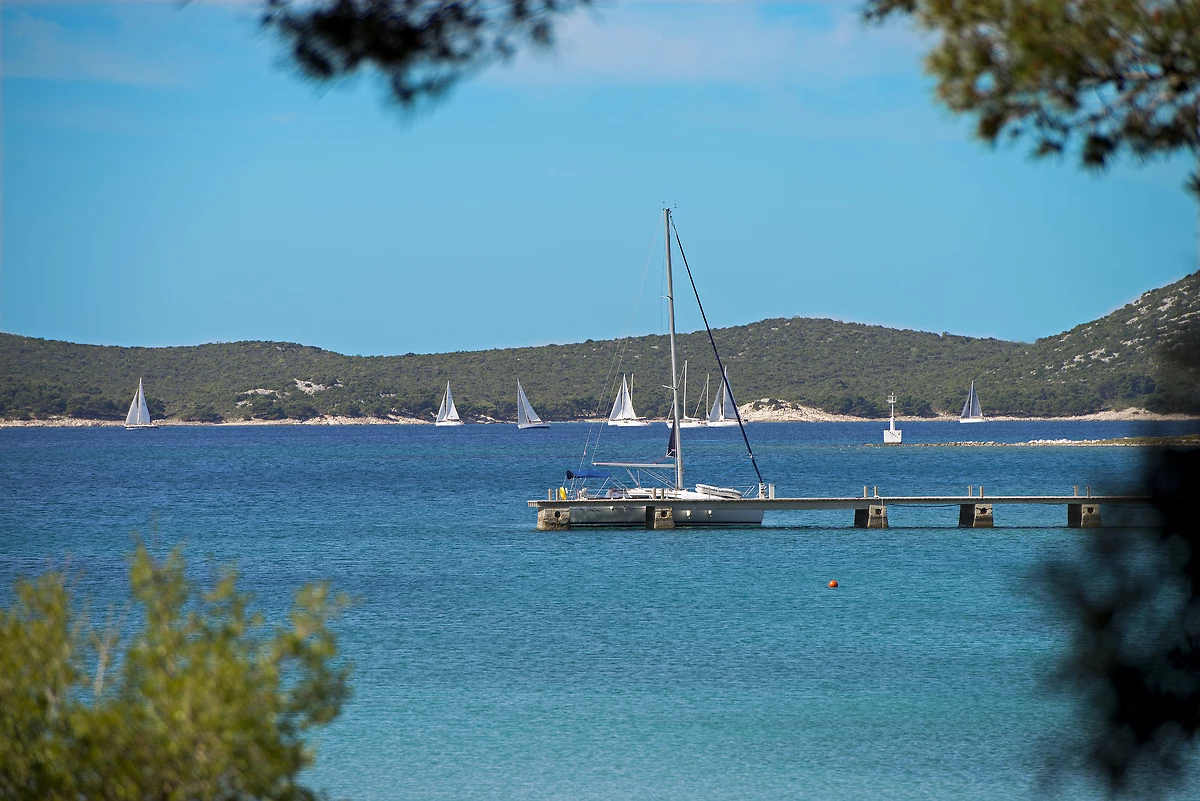 Vue depuis la plage de l'hôtel, Crvena Luka Resort