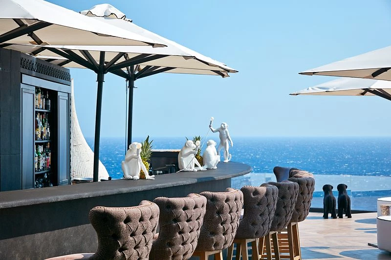 Bar en terrasse avec vue sur la mer, Myconian Royal, Mykonos, Cyclades, Grèce
