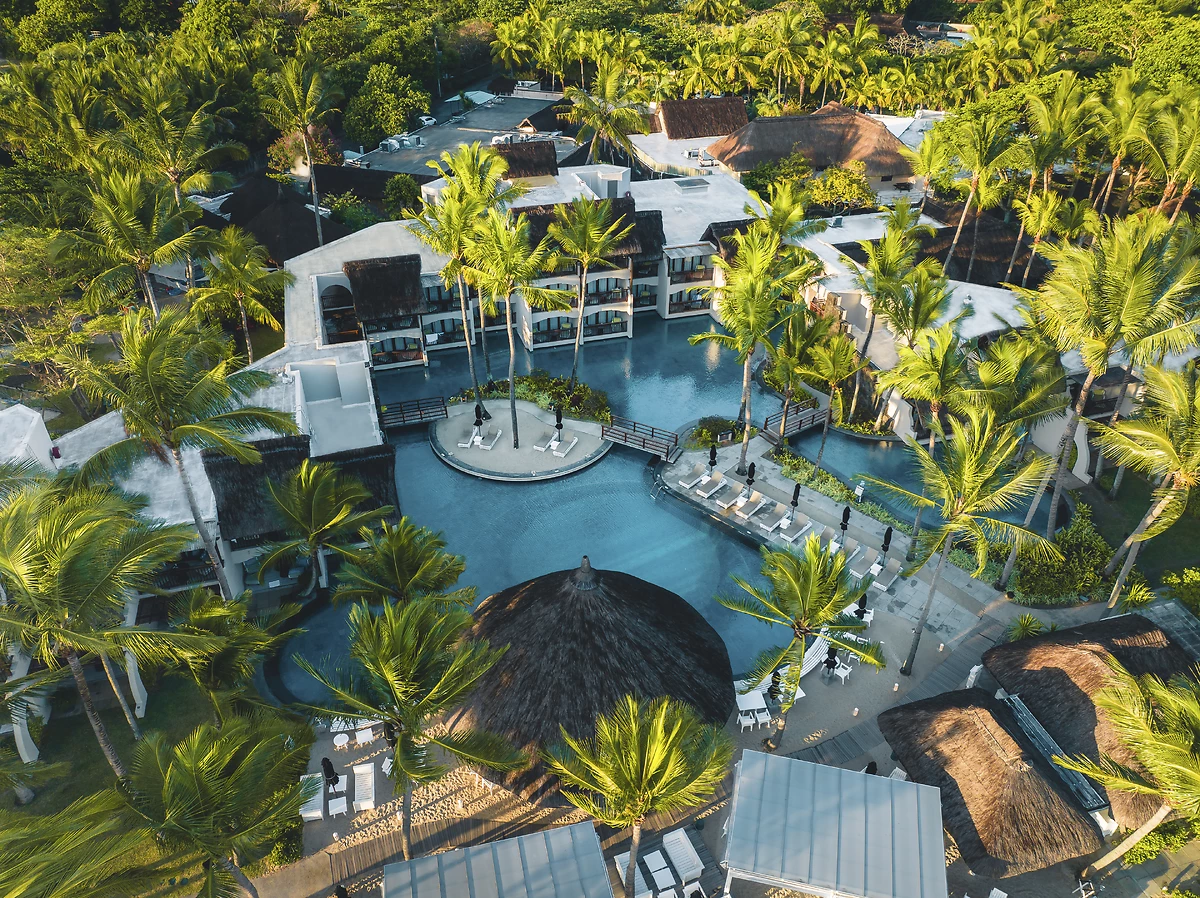 Vue aérienne de la piscine de l'hôtel, Constance Belle Mare Plage