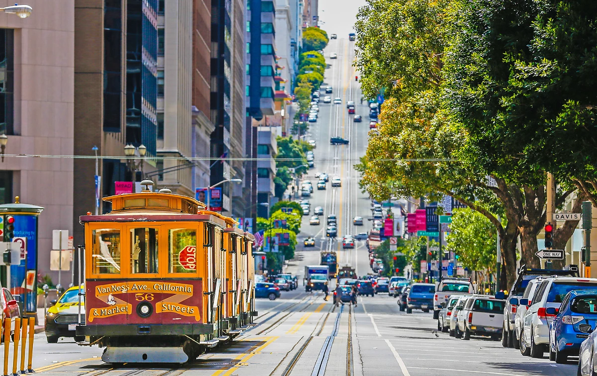 Tramway dans les rues de San Francisco, Californie, États-Unis