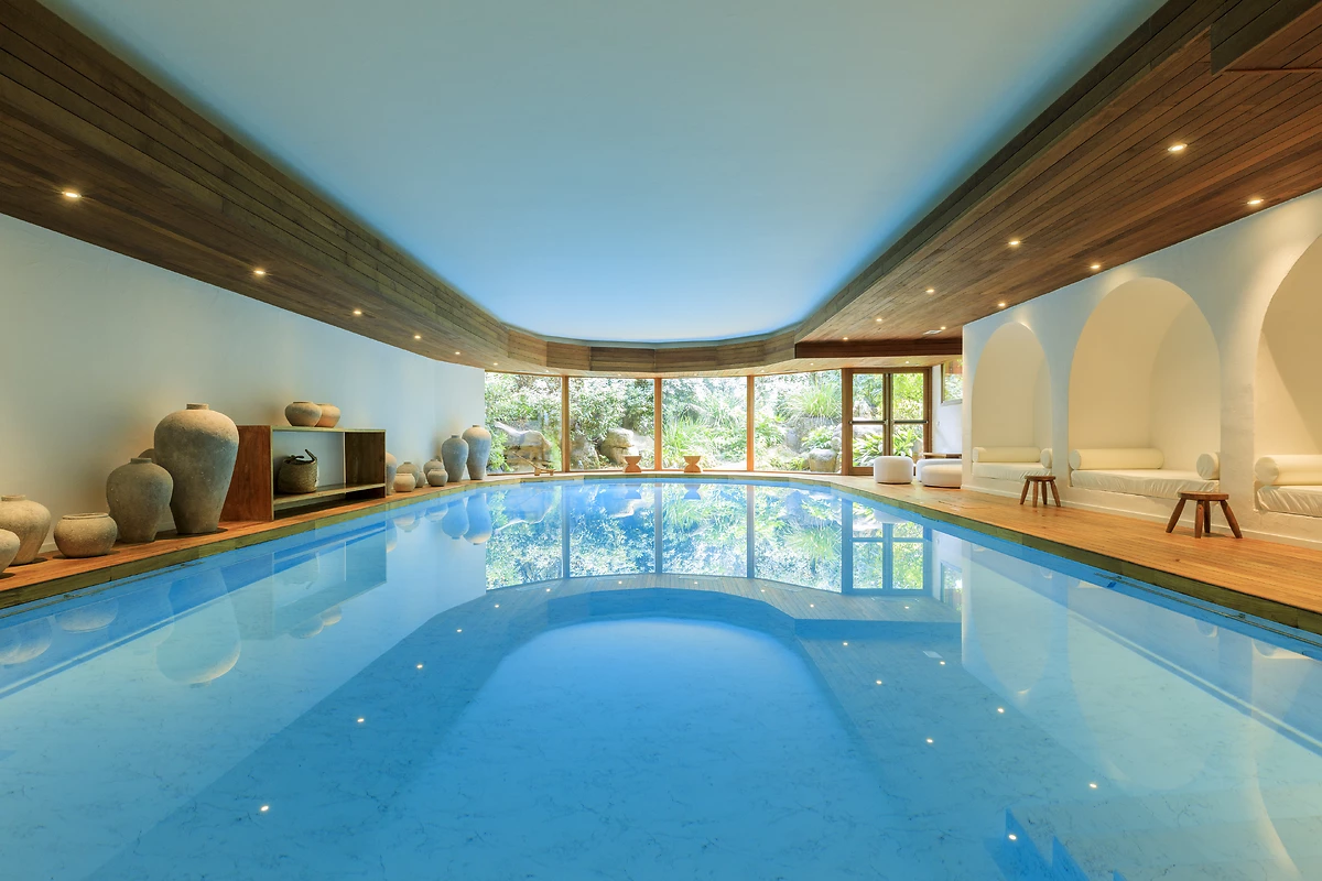 Piscine intérieure, spa de l'hôtel, Grand Hôtel de Cala Rossa