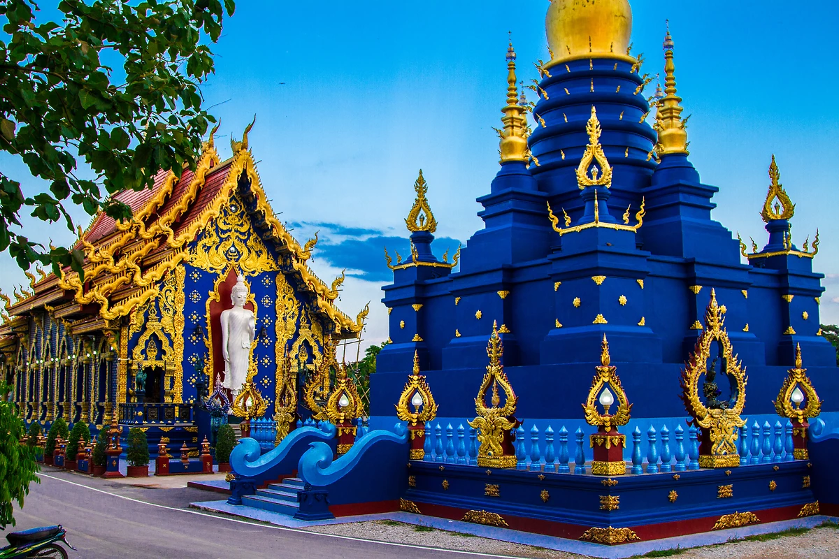 Wat Rong Suea Ten, Temple Bleu, Chiang Rai, Thaïlande