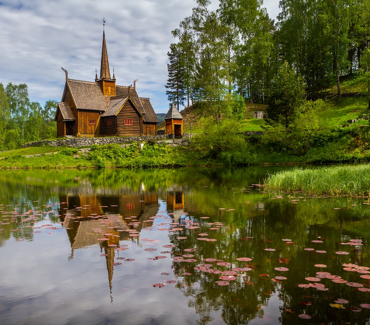 Stavkirke (stavkyrkje : église médiévale en bois), Lillehammer, Norvège