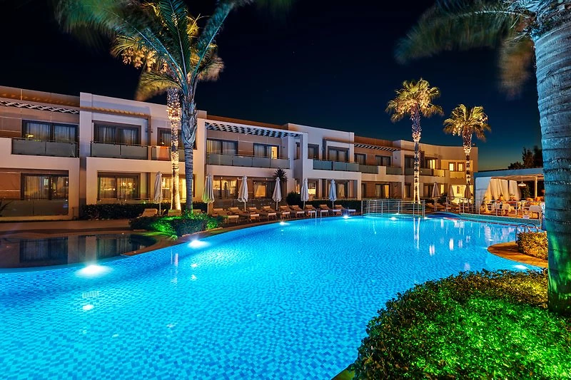 Piscine de l'hôtel de nuit, hôtel Lesante Classic Luxury Hotel & Spa