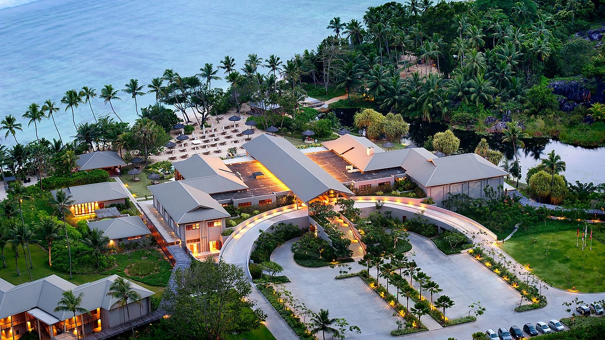 Vue aérienne bâtiment principal, Kempinski Seychelles Resort Baie Lazare, Seychelles