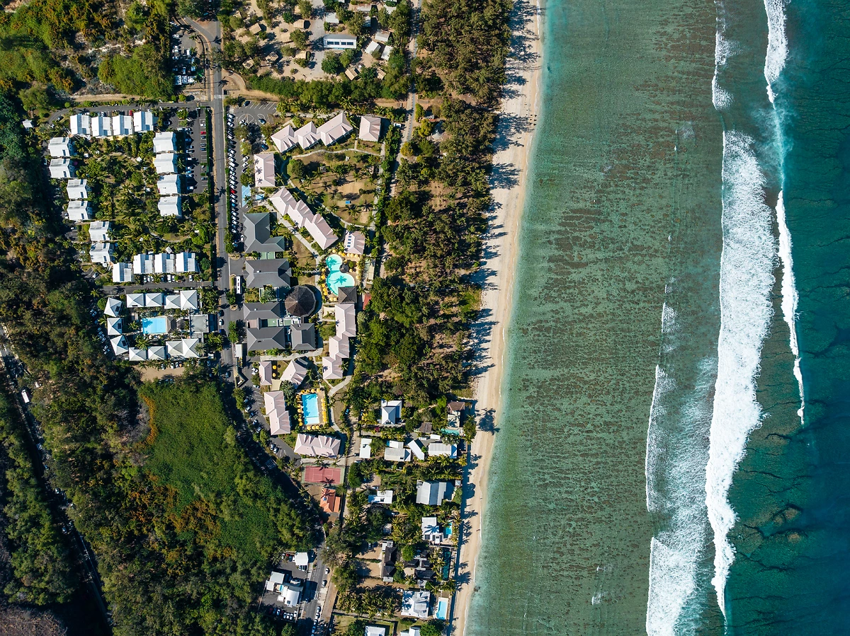 Vue aérienne l'hôtel Les Créoles et la page de l'Hermitage, Saint-Gilles-les-Bains