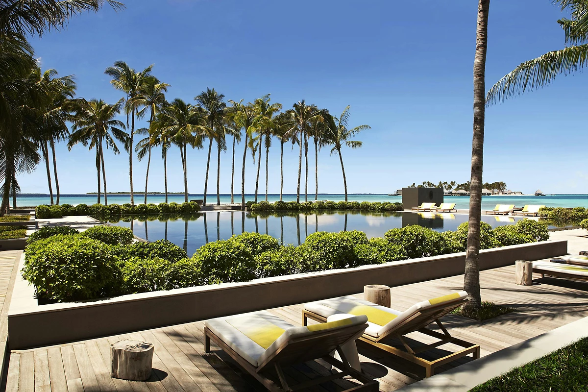 Terrasse et piscine de l'hôtel, Cheval Blanc Randheli