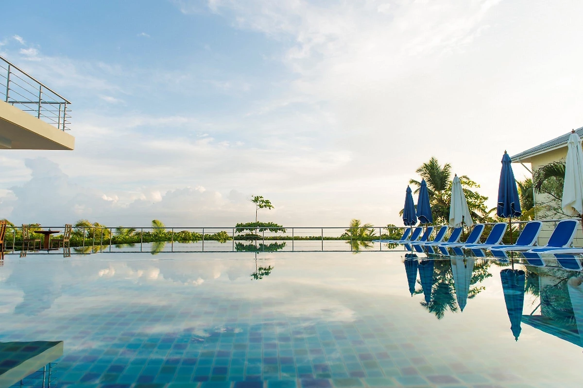 Piscine de l'hôtel, Acajou Beach Resort