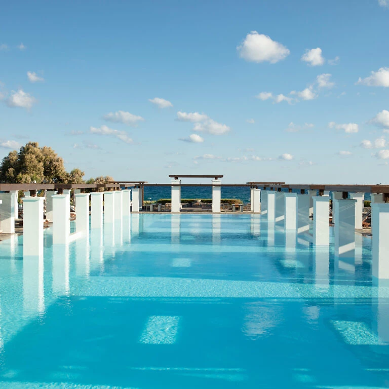 Piscine de l'hôtel, Grecotel Amirandes Boutique Resort, Crète, Grèce