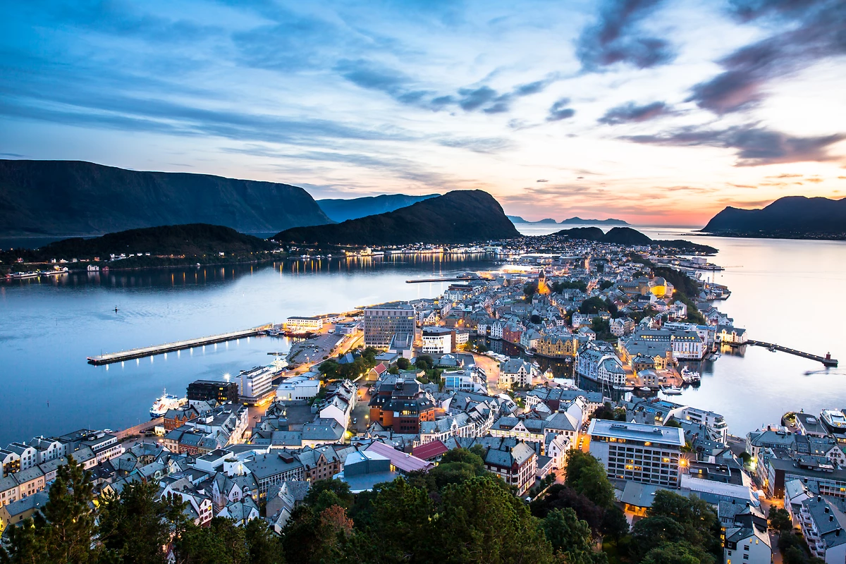 Ålesund, soleil de minuit, Norvège