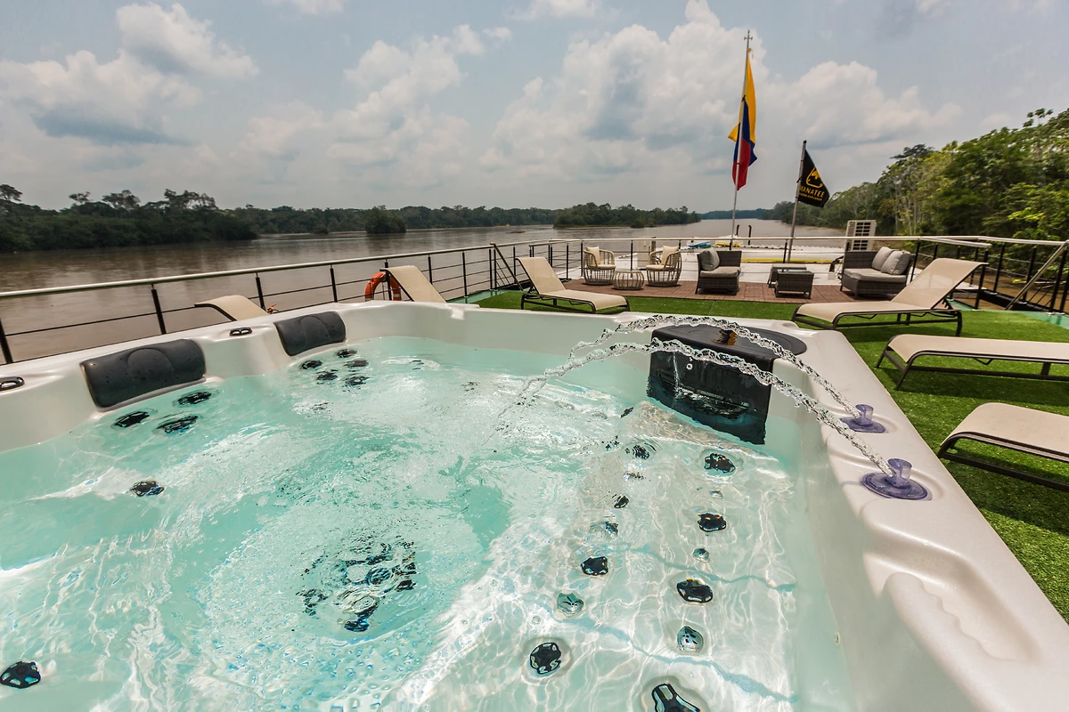 Bain à remous, M/V Manatee Amazon Explorer