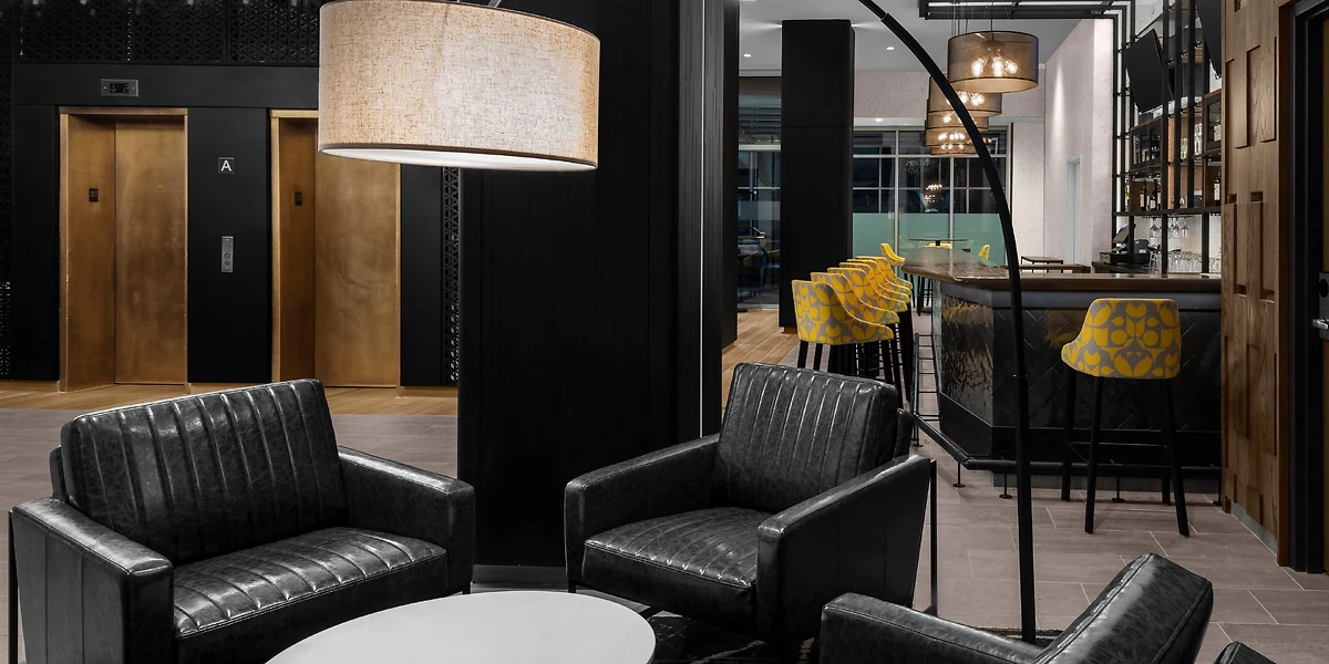 Lobby et bar, Voco Times Square South New York, an IHG Hotel