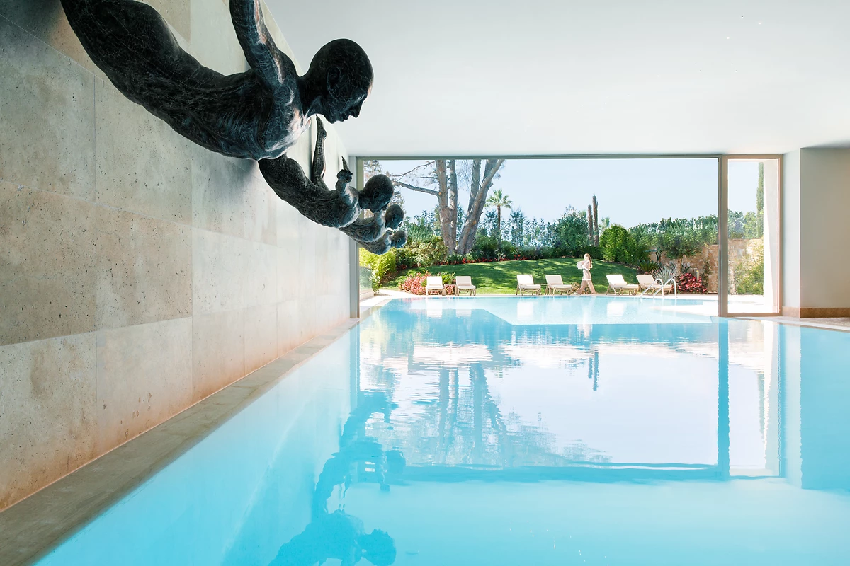 Piscine intérieure, spa de l'hôtel, hôtel Ikos Dassia