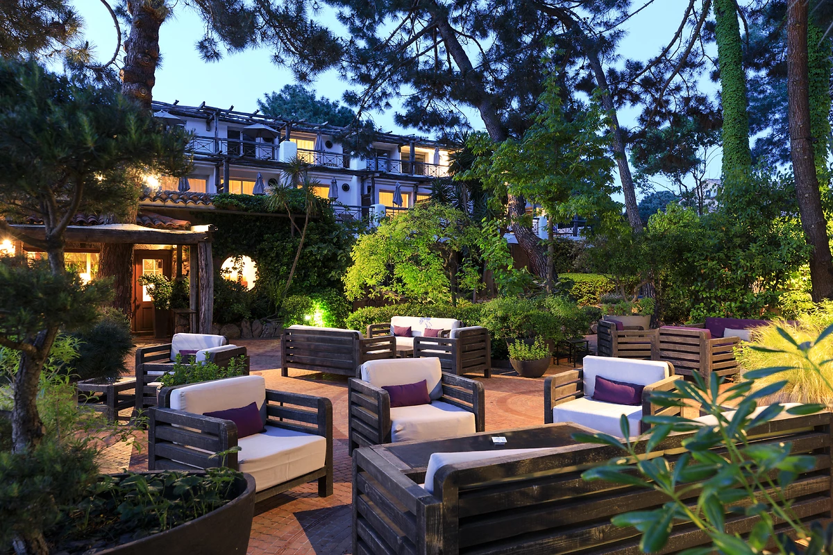 Terrasse et jardin, Grand Hôtel de Cala Rossa