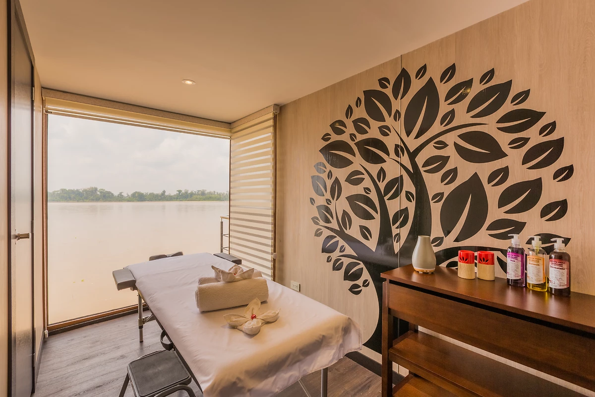 Spa, M/V Manatee Amazon Explorer