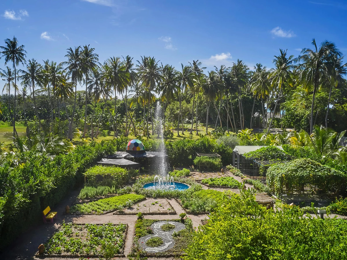Fontaine et jardin, Villa Park, Sun Island