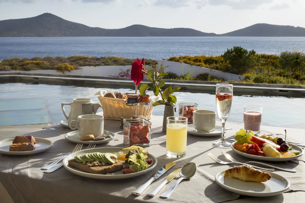 Petit déjeuner servi au restaurant Calypso, Elounda Peninsula Luxury Resort, Crète, Grèce