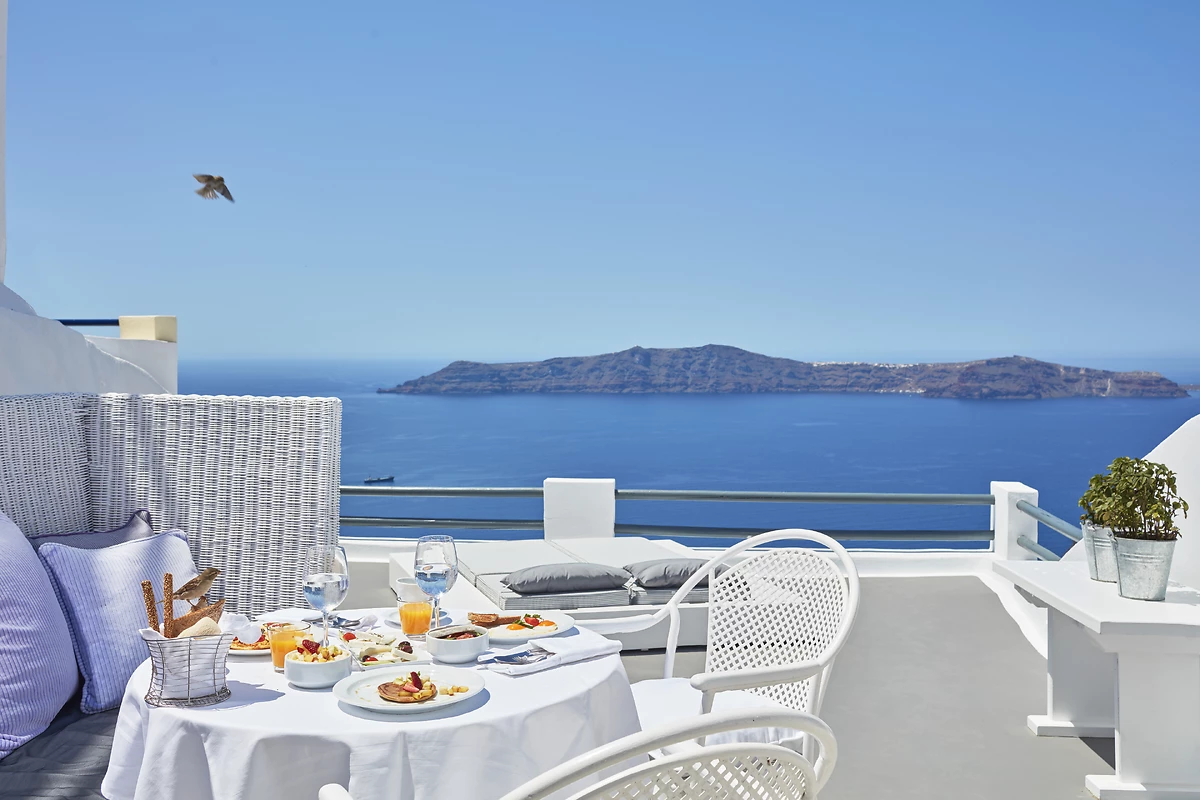 Terrasse, Hôtel Sun Rocks Santorini, Santorin, Grèce.